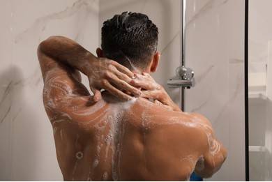 man taking shower gel home 260nw 2005877387